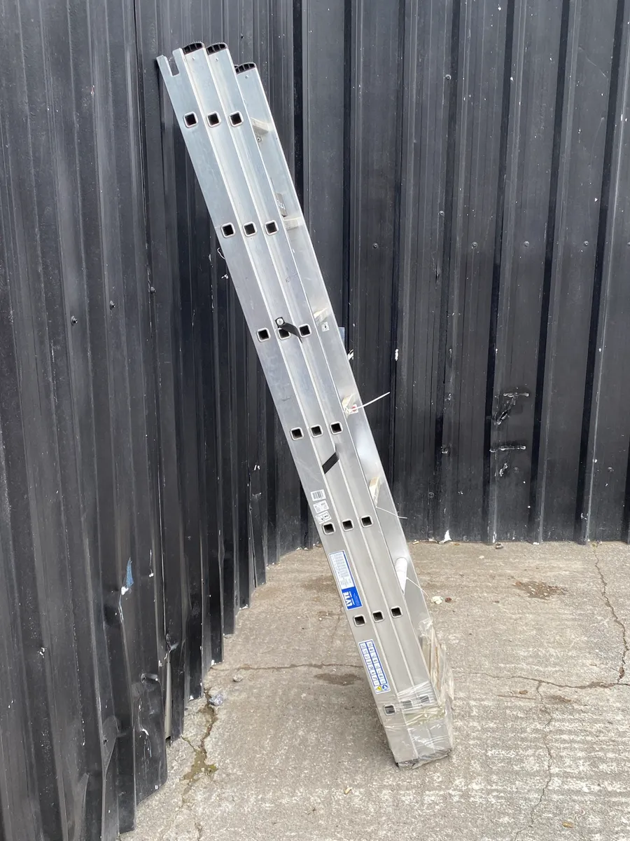 LYTE Step Ladder - Image 4