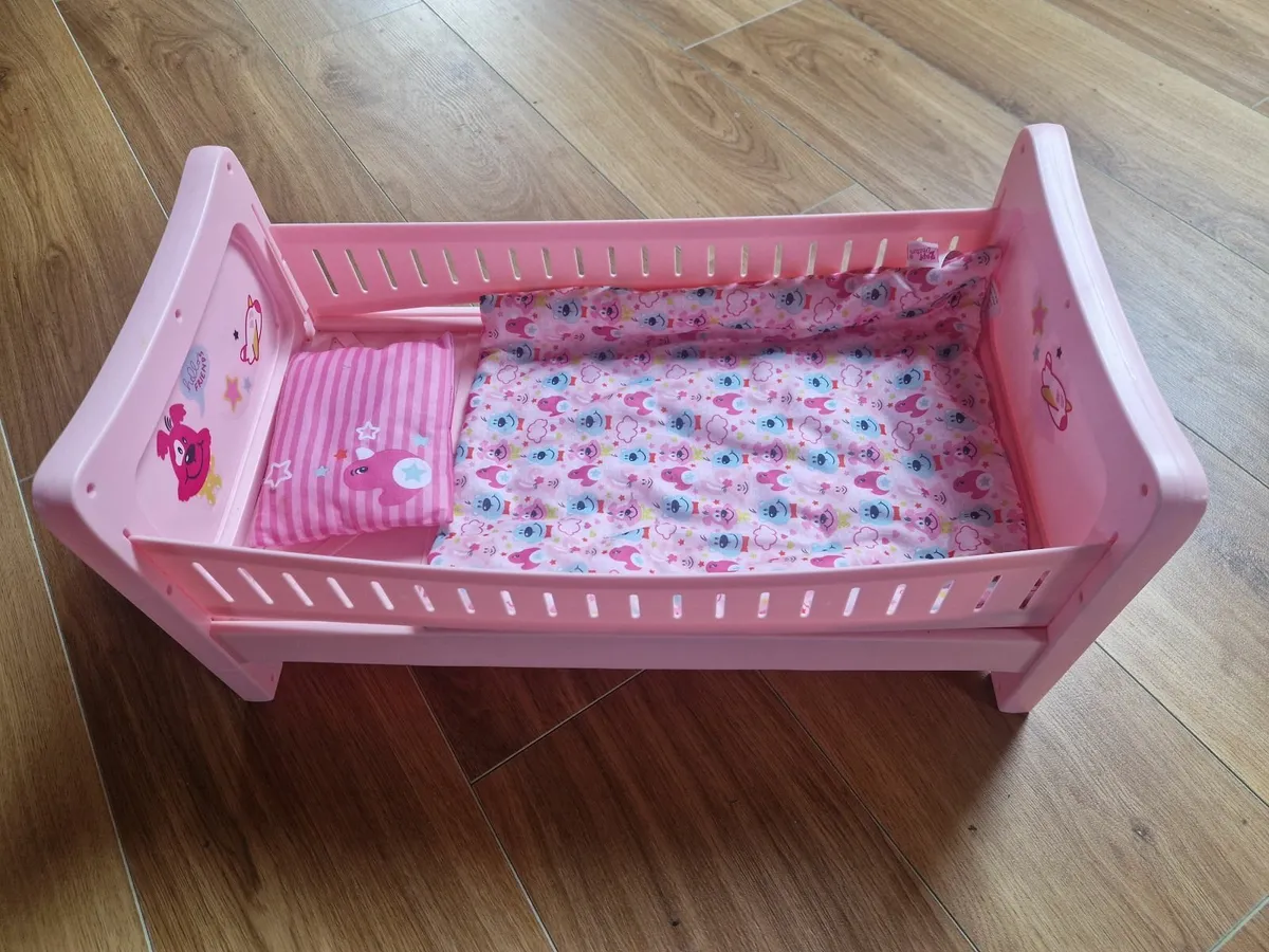 Doll's bed set