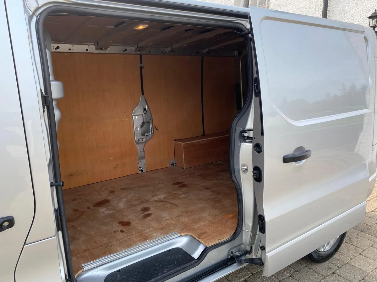 2021 (212 Reg) Renault Trafic Sport 150bhp Auto - Image 4