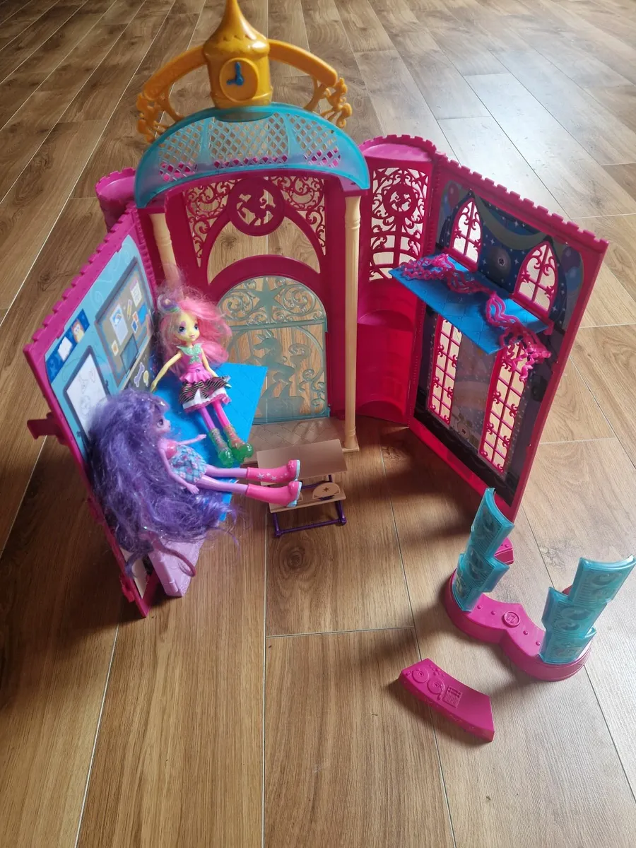 My Little Pony Equestrian Canterlot High Play Set - Image 1