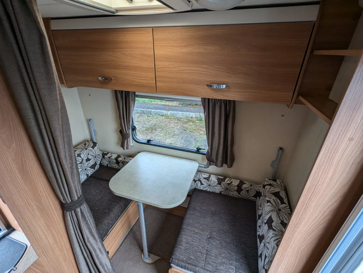 Lightweight 4 Berth Touring Caravan - Image 4