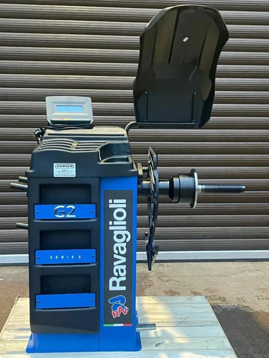 Ravaglioli Wheel Balancer Semi Auto 230v - Image 1