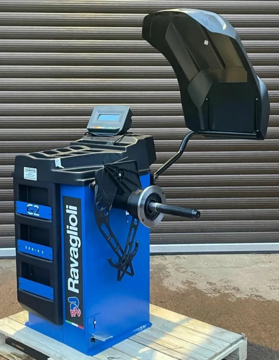 Ravaglioli Wheel Balancer Semi Auto 230v - Image 3