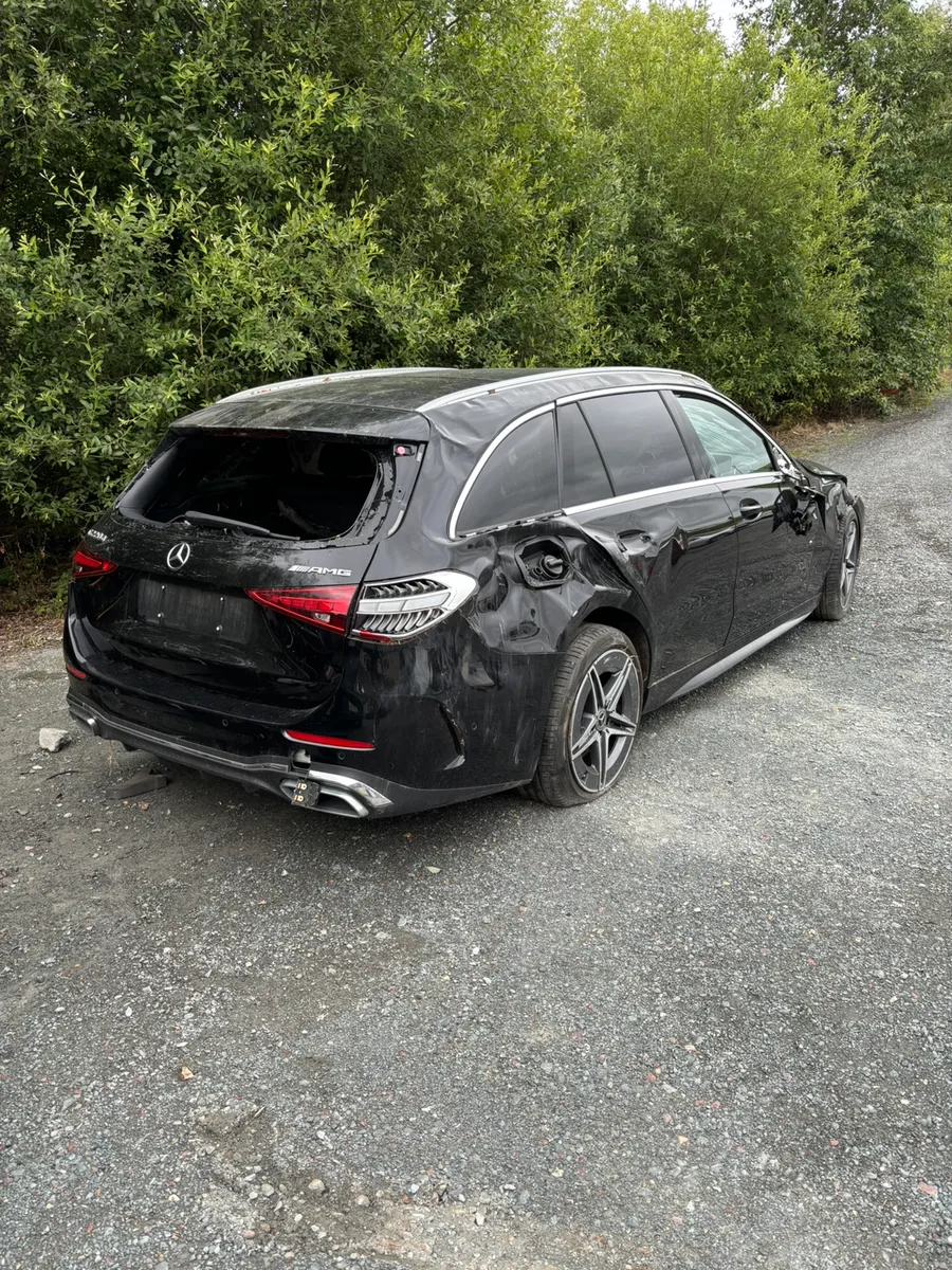2022 Merc C220D for breaking - Image 3