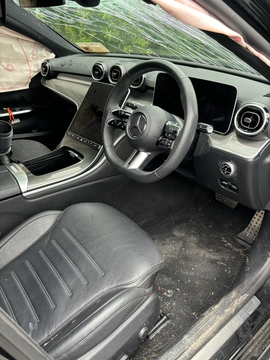 2022 Merc C220D for breaking - Image 4