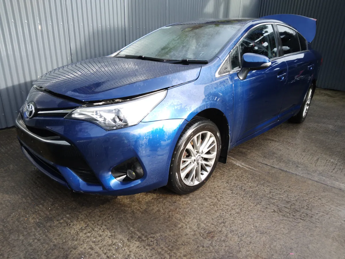 2017 Toyota Avensis for Breaking/Dismantling - Image 1