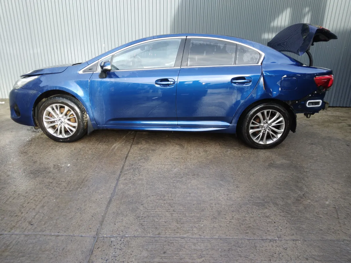 2017 Toyota Avensis for Breaking/Dismantling - Image 3