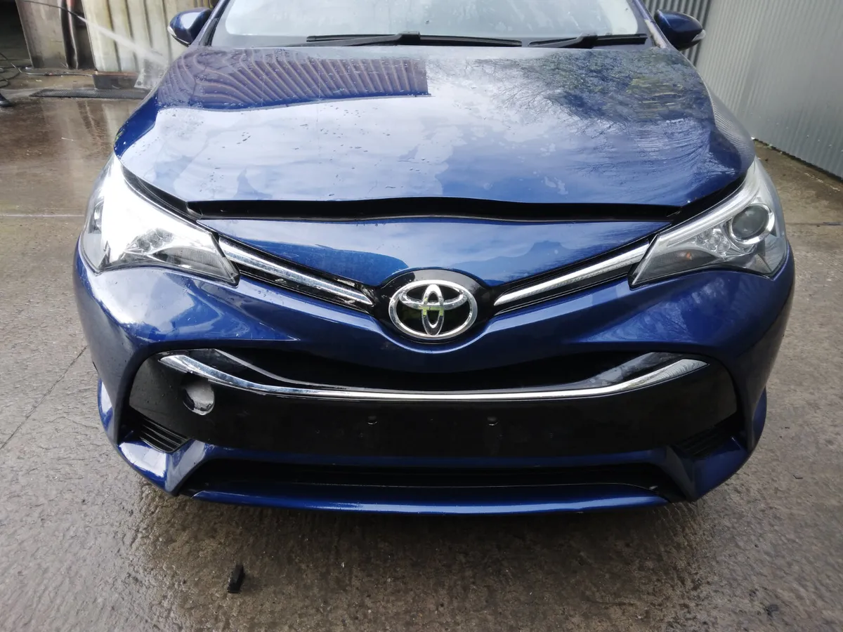 2017 Toyota Avensis for Breaking/Dismantling - Image 2