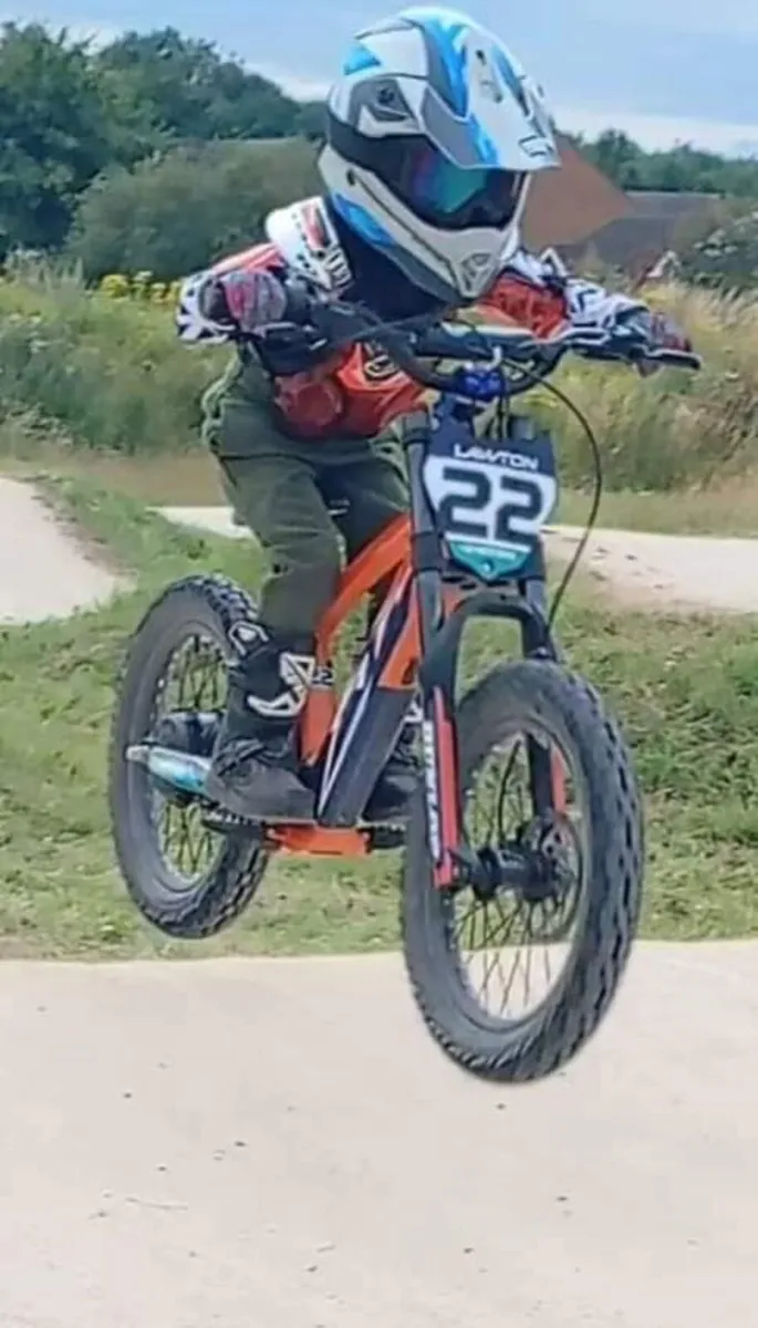 REVVI 18 " ELECTRIC kids bike DELIVERY/XMAS CLUB - Image 3