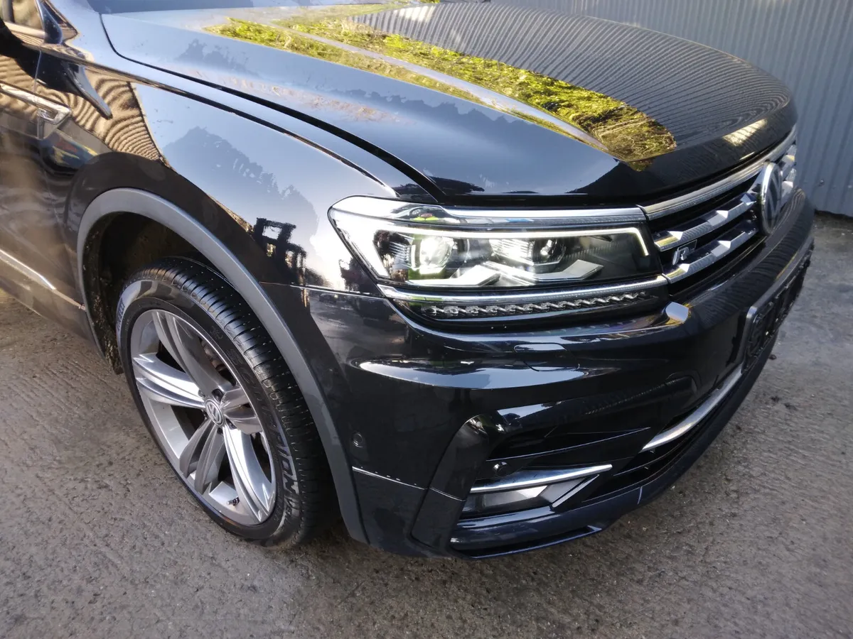 2021 VW Tiguan R-Line For Breaking/Dismantling - Image 3
