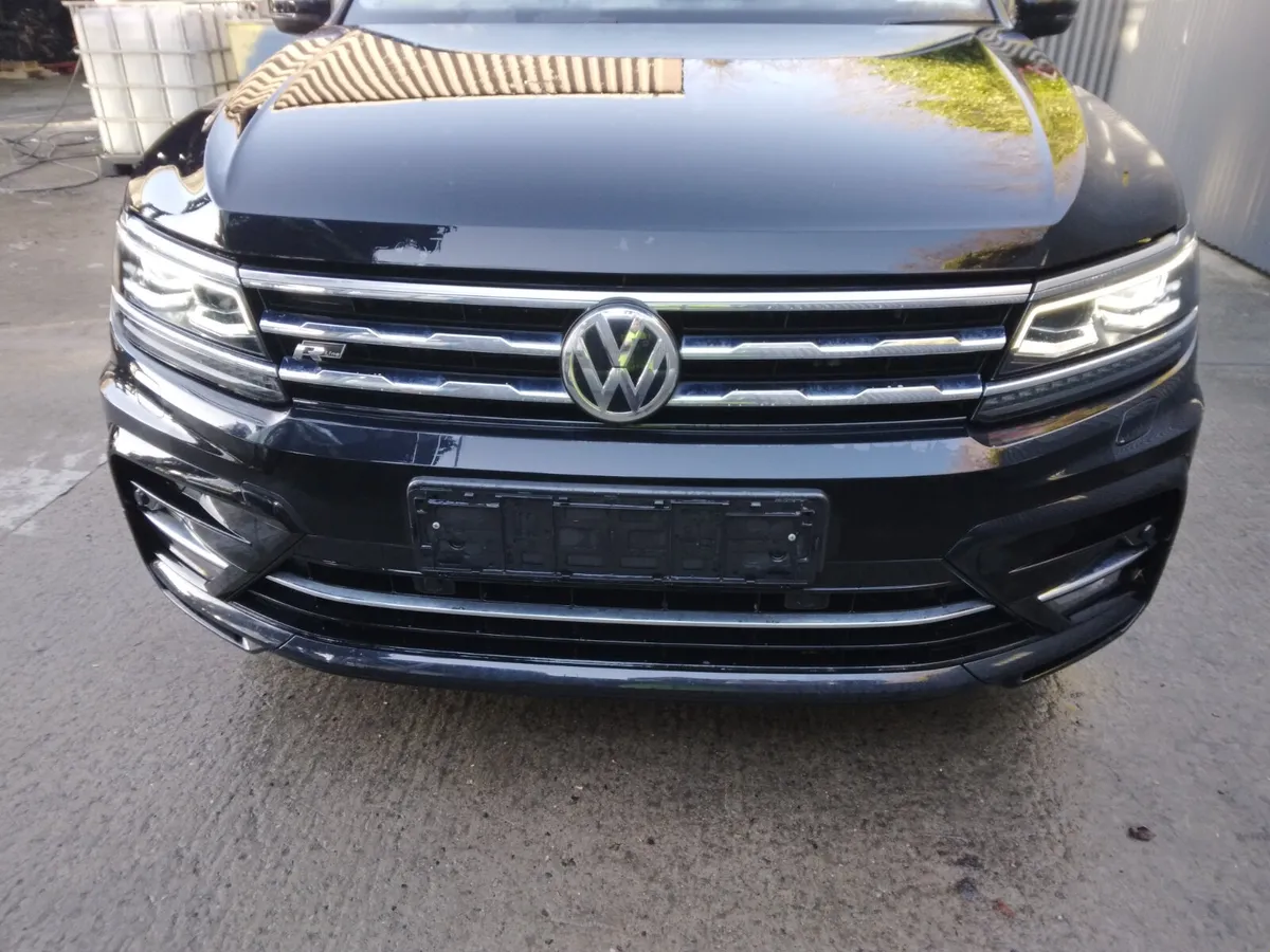 2021 VW Tiguan R-Line For Breaking/Dismantling - Image 2