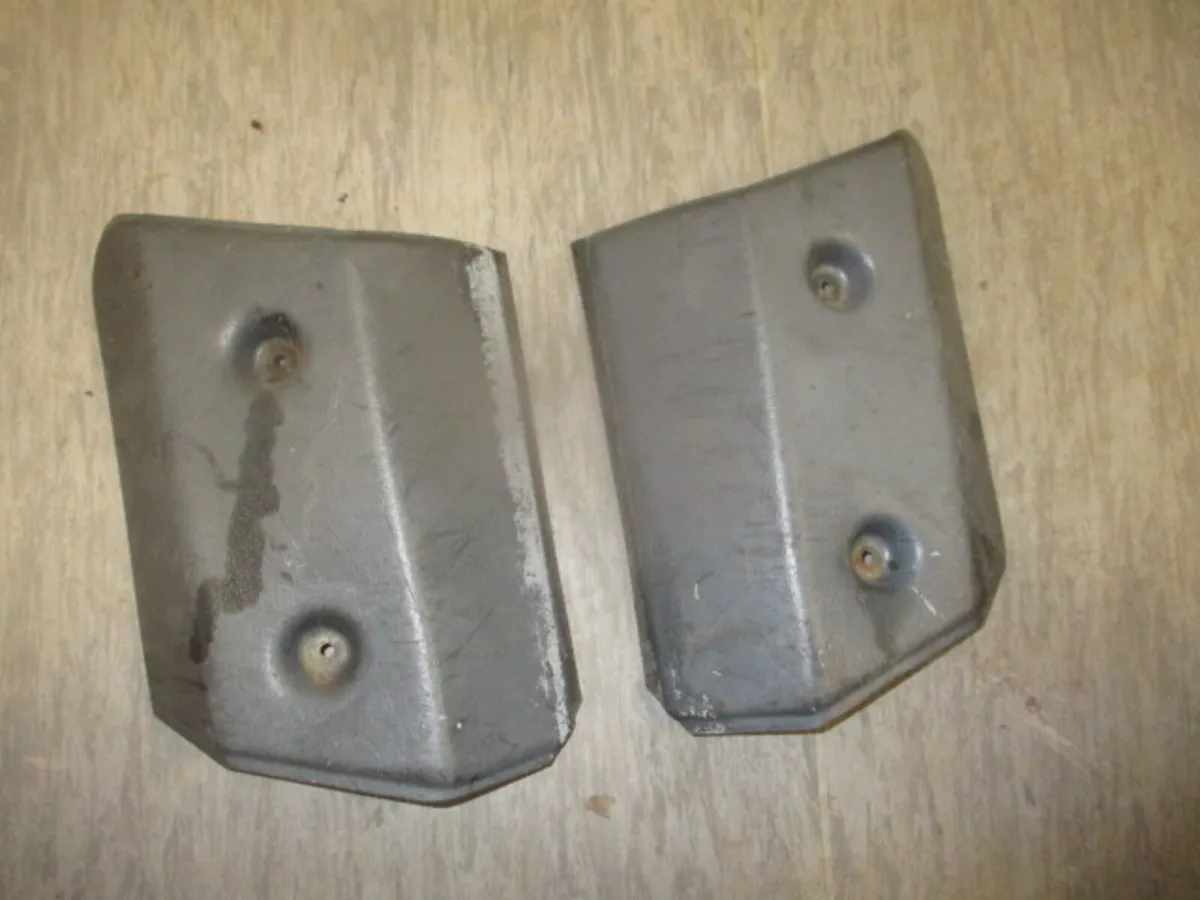 MF 390 LOWER FLOOR PLASTICS - Image 1