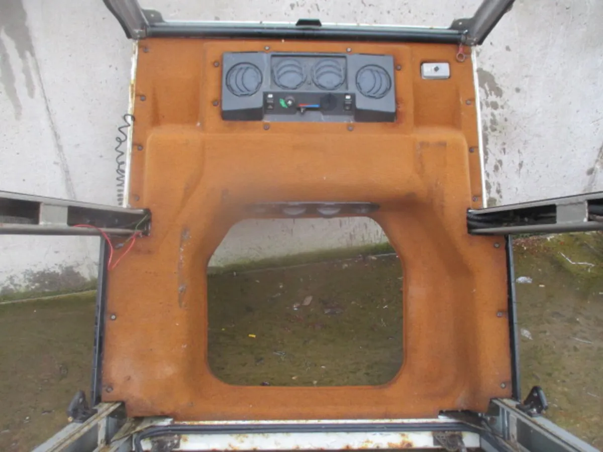 MF 600 Roof Cloth - Image 1