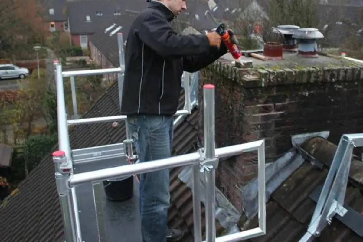 Double Chimney Scaffold - Altrex - Image 3