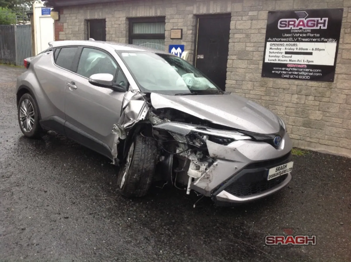 TOYOTA C-HR HYBRID Selection - Image 2