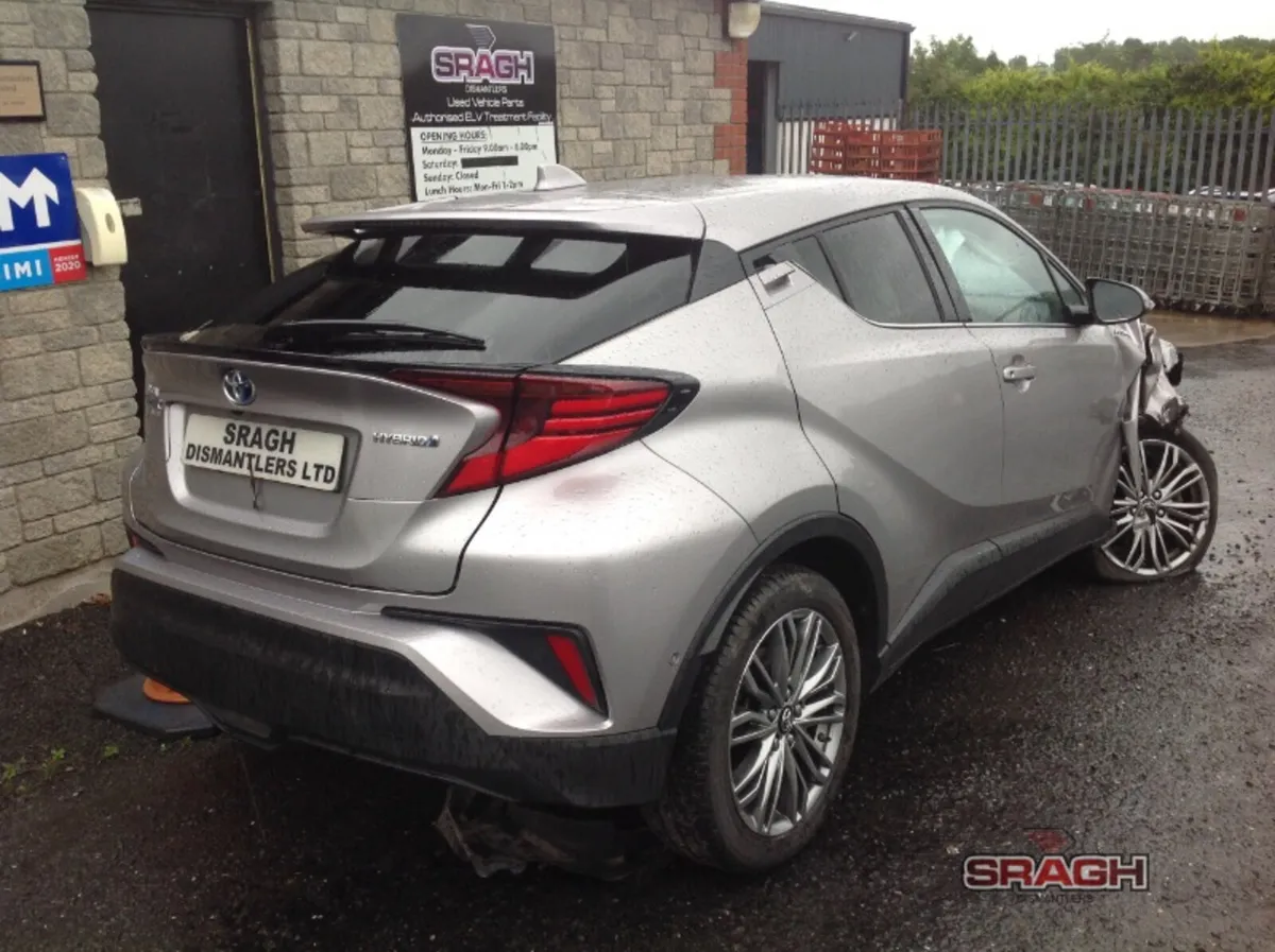 TOYOTA C-HR HYBRID Selection - Image 4