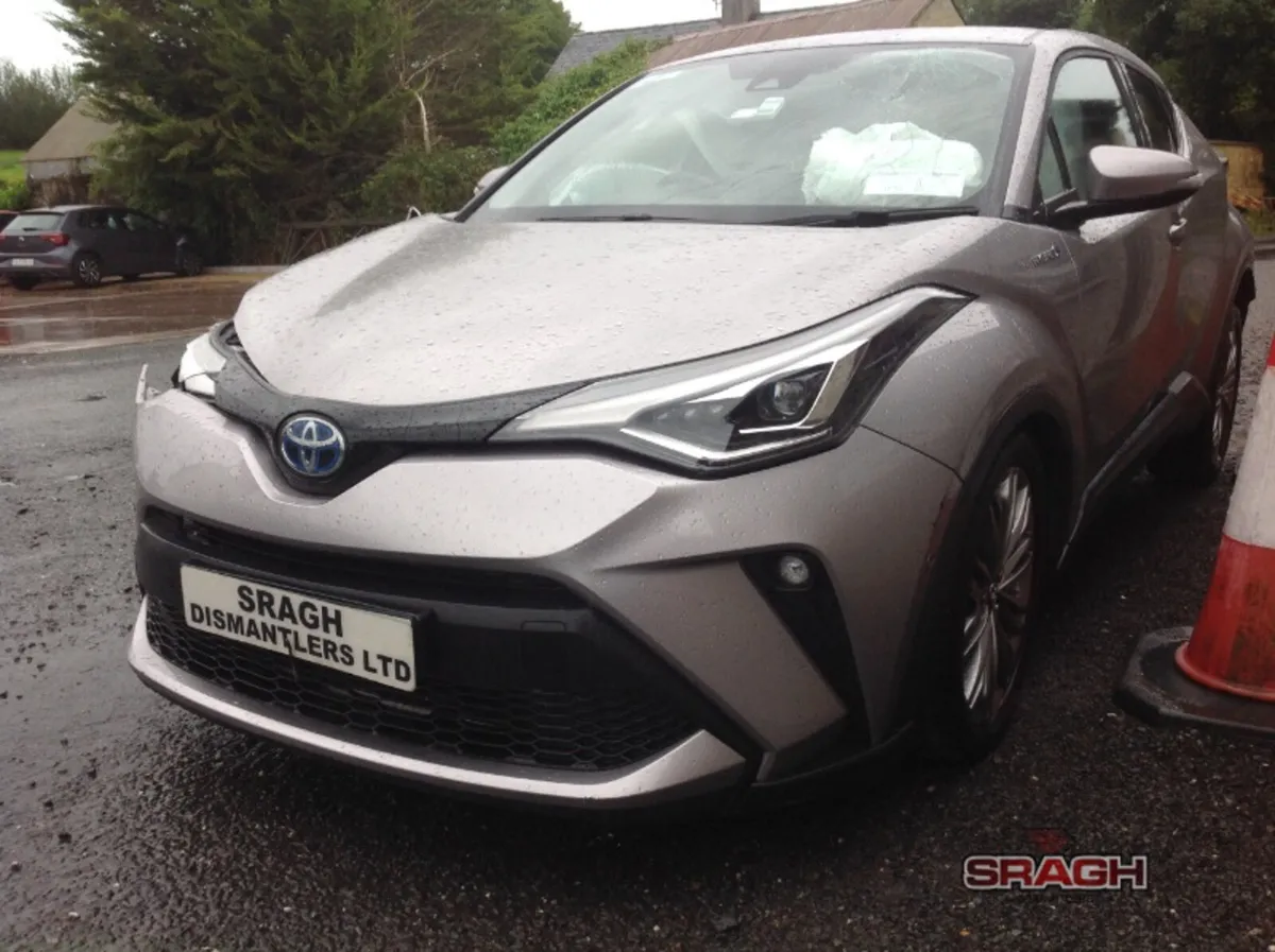 TOYOTA C-HR HYBRID Selection - Image 3