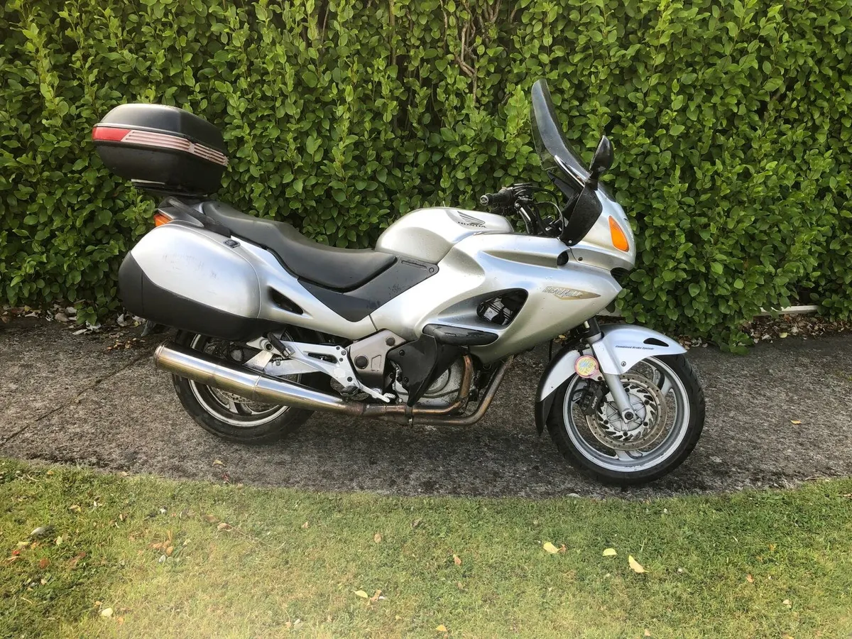 Honda deauville 650cc 2004 - Image 4