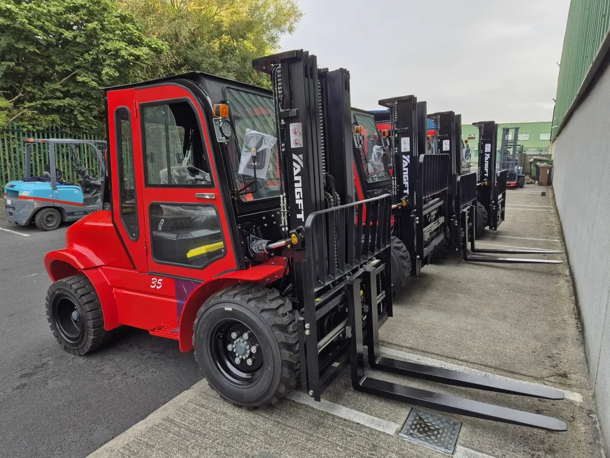 YangFT 3.5 Ton Rough Terrain Forklift - Image 3