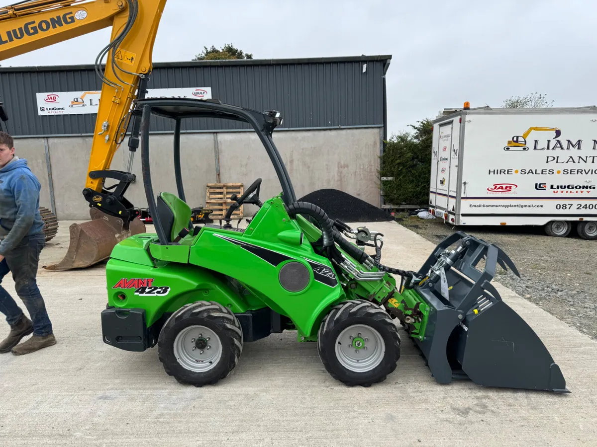 AVANT 423 FOR HIRE - Image 2