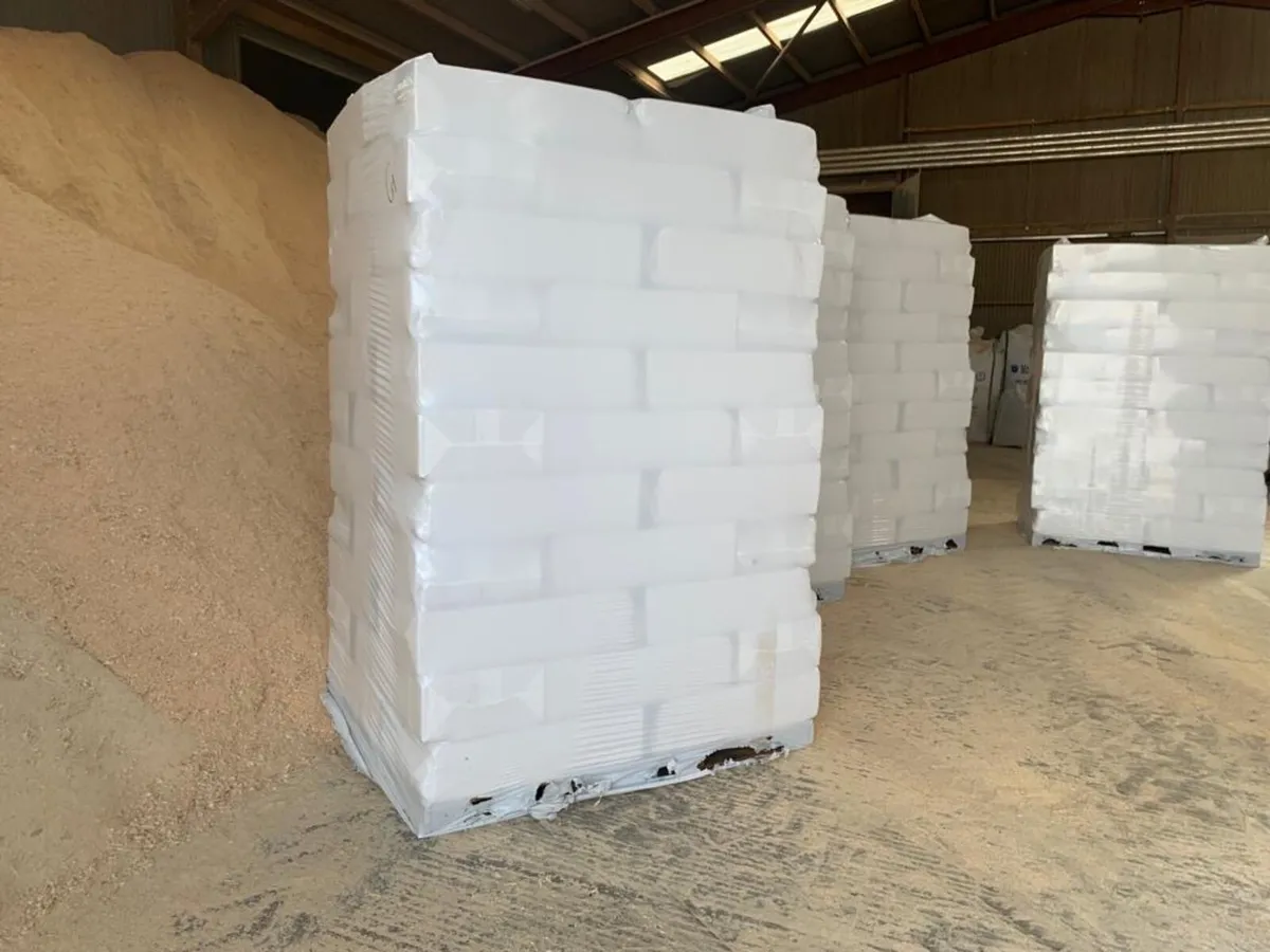 Kiln Dried White Sawdust in Bales Delivered - Image 1