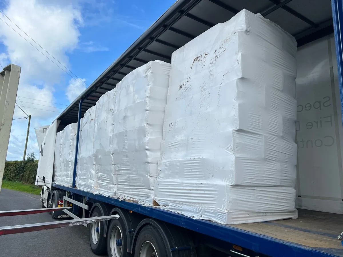 Kiln Dried White Sawdust in Bales Delivered - Image 4