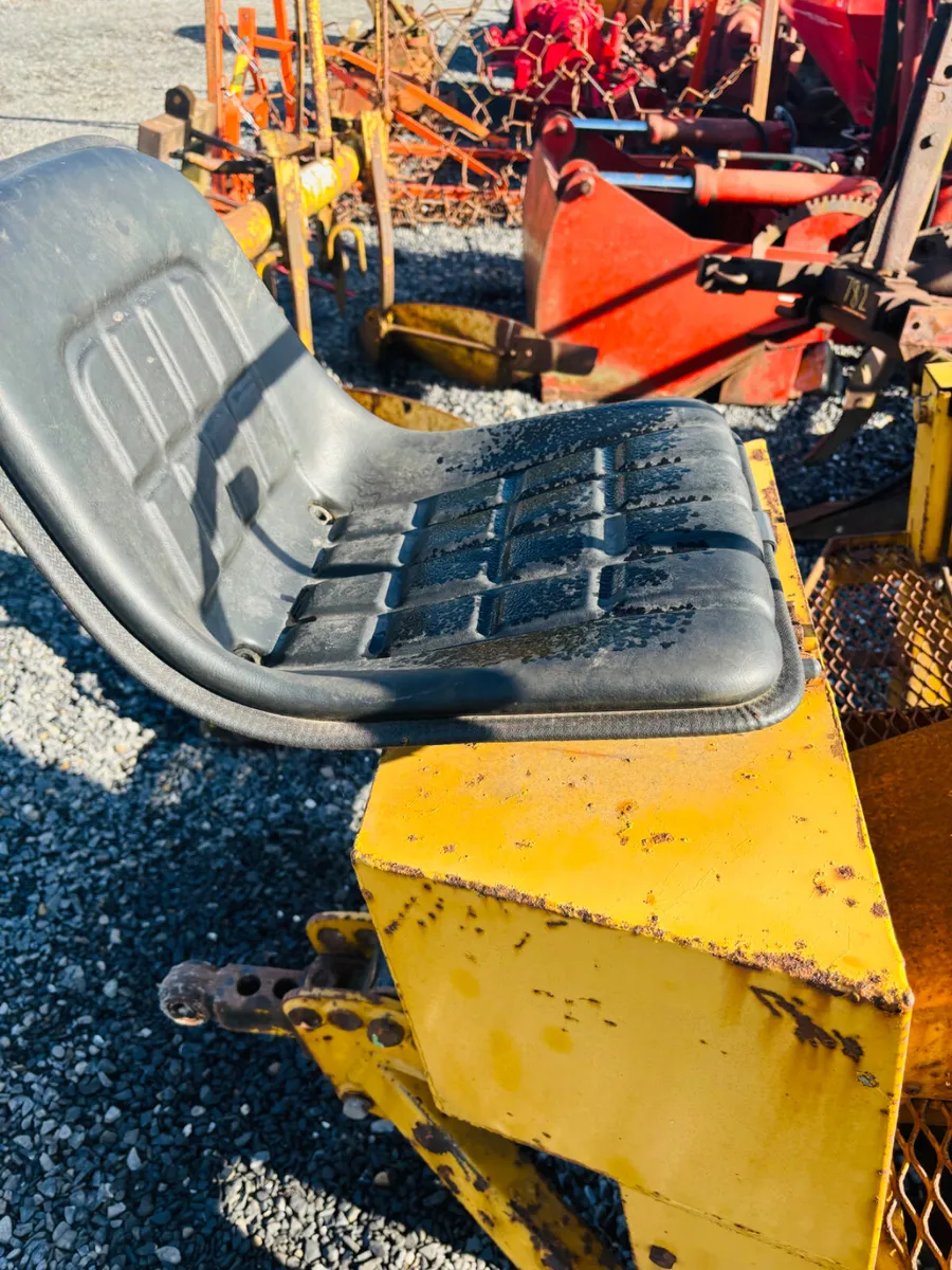 Lewis Back loader - Image 3