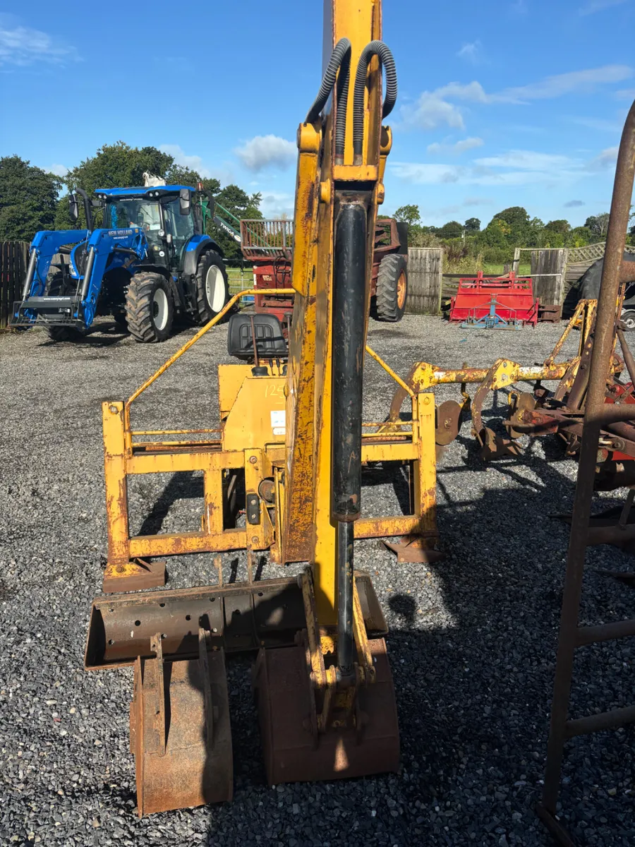 Lewis Back loader - Image 2