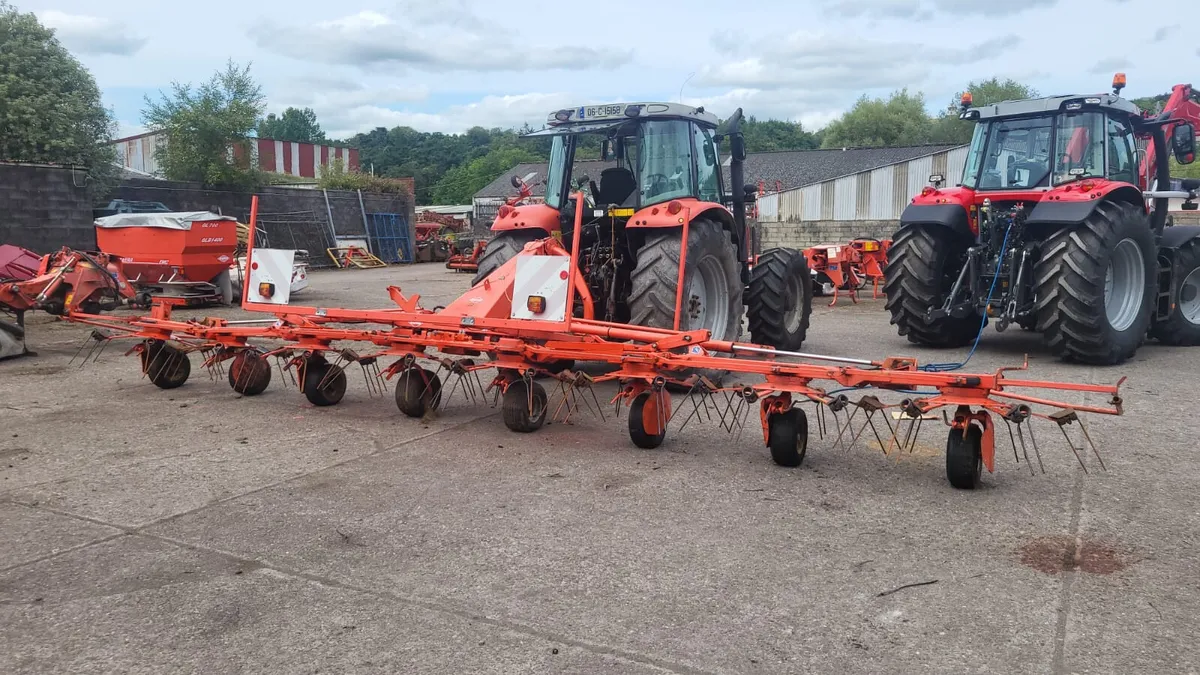 KUHN GF8702 Tedder - Image 4