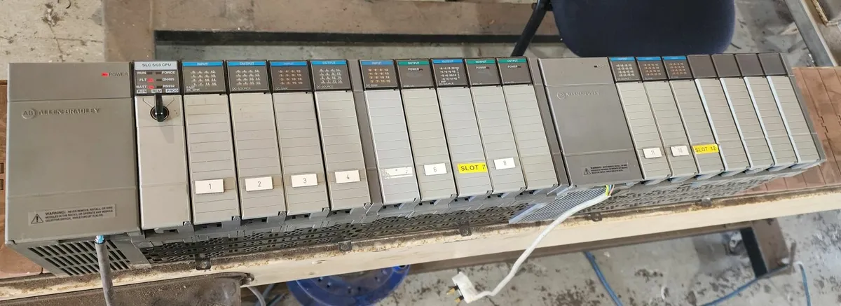 Allen Bradley PLC and 12 modules SLC500 - Reduced - Image 1