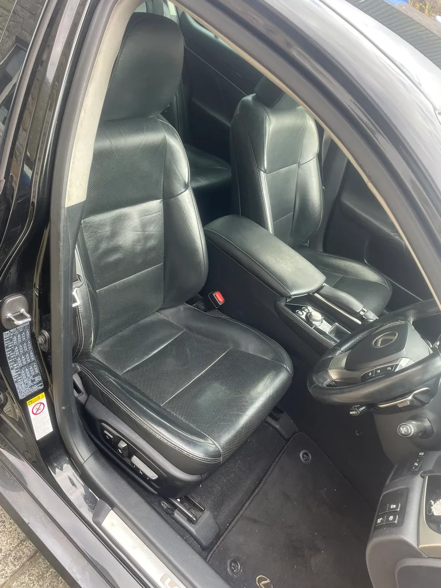 142 Lexus gs300 hybrid for dismantling - Image 2