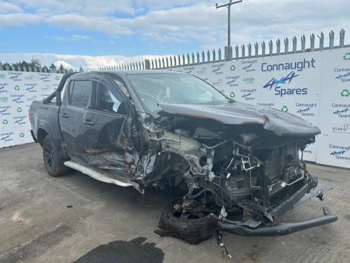 2023 TOYOTA HILUX JUST IN FOR BREAKING - Image 4