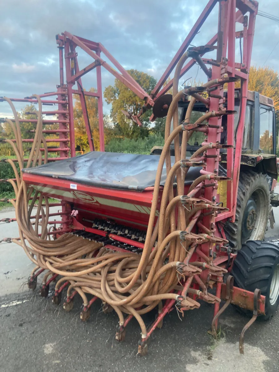 Seed drill - Image 1