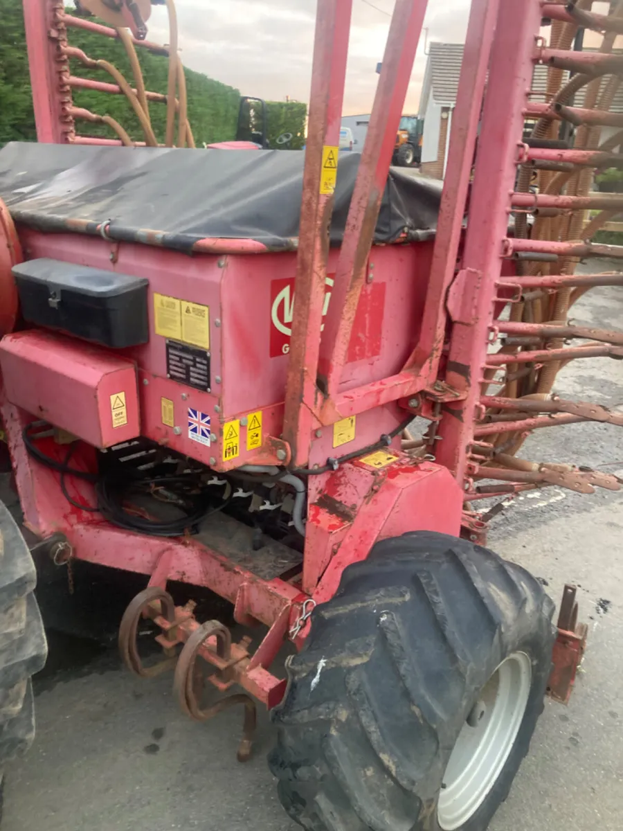 Seed drill - Image 2