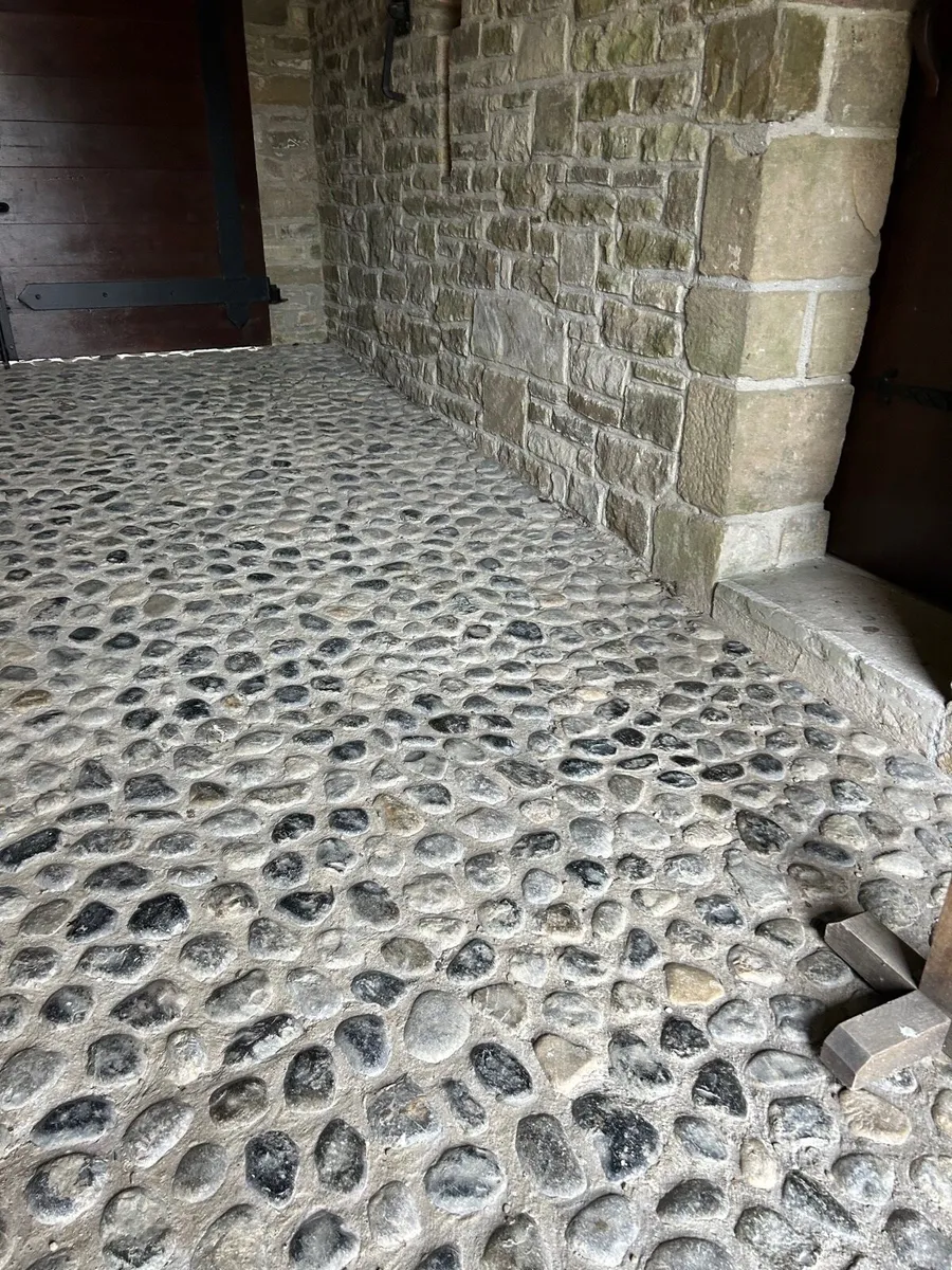 Old Round Limestone Cobblestone - Image 4