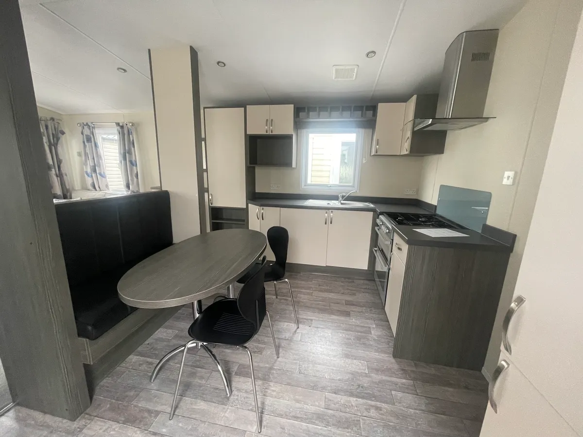 REGAL KINGSTON 36x13 2 bed - Image 2