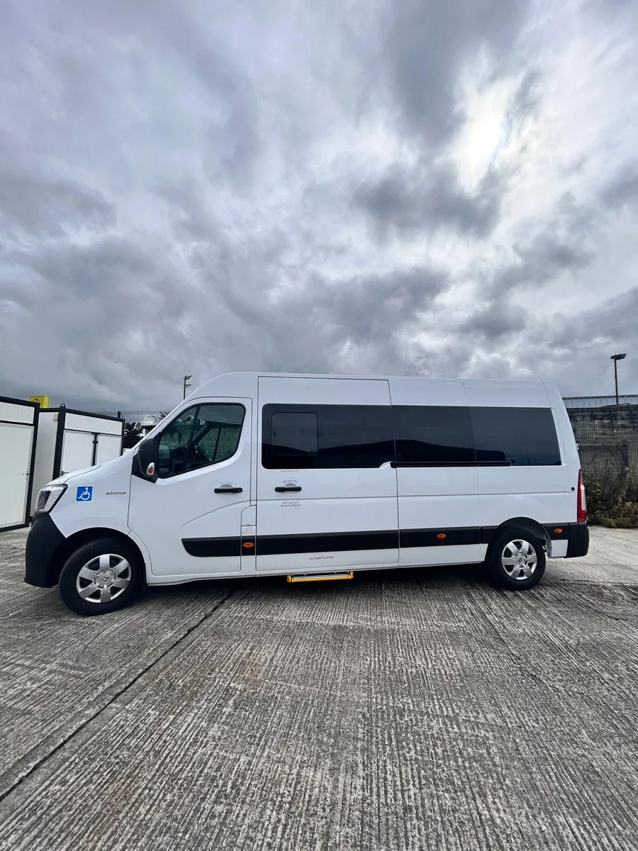 New Renault Master 9 Seater Minibus - Image 2