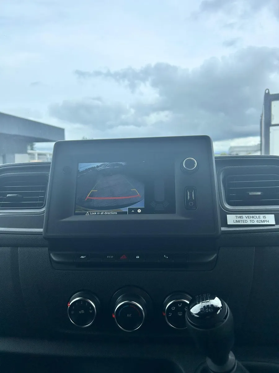 New Renault Master 9 Seater Minibus - Image 3