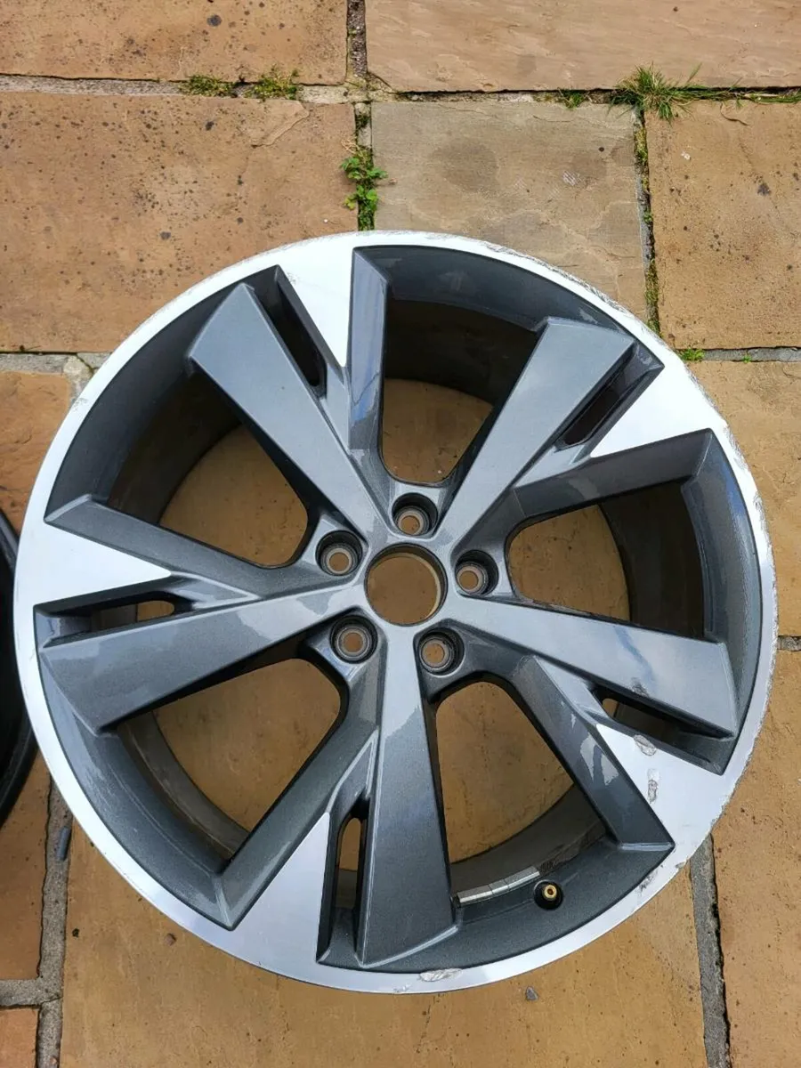 Alloy Wheels AUDI Q4 221 reg - Image 2