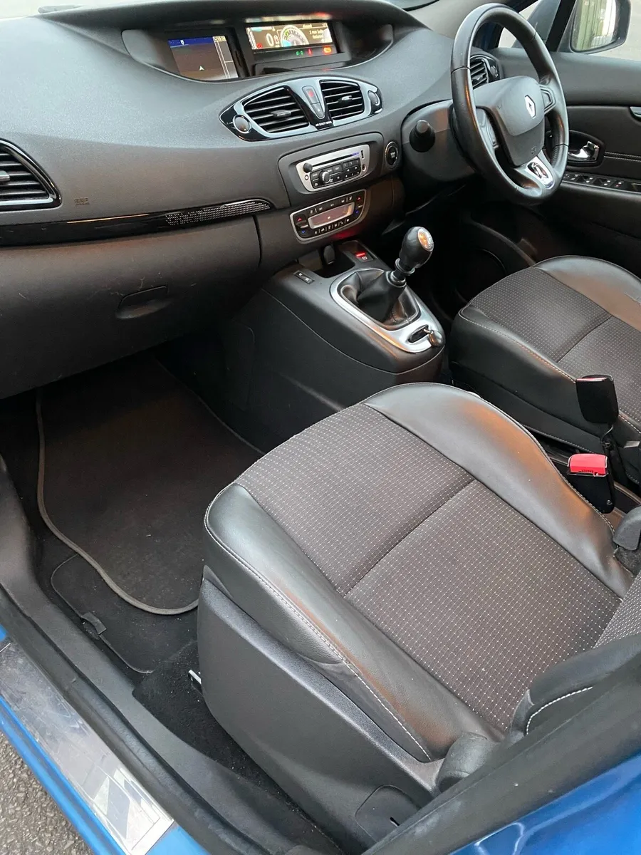 2015 Renault Grand Scenic for breaking - Image 3