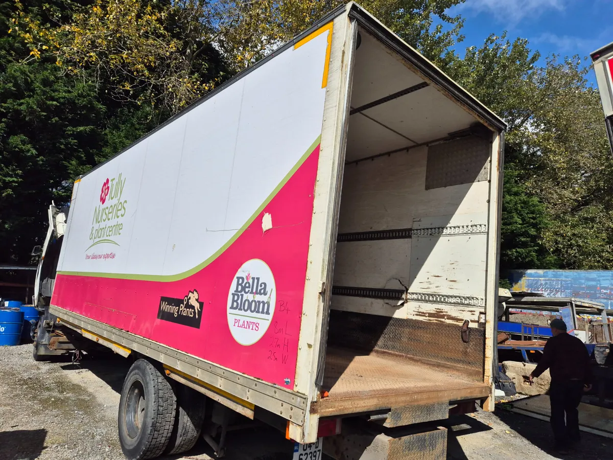 TRUCK BOX BODY FOR STORAGE