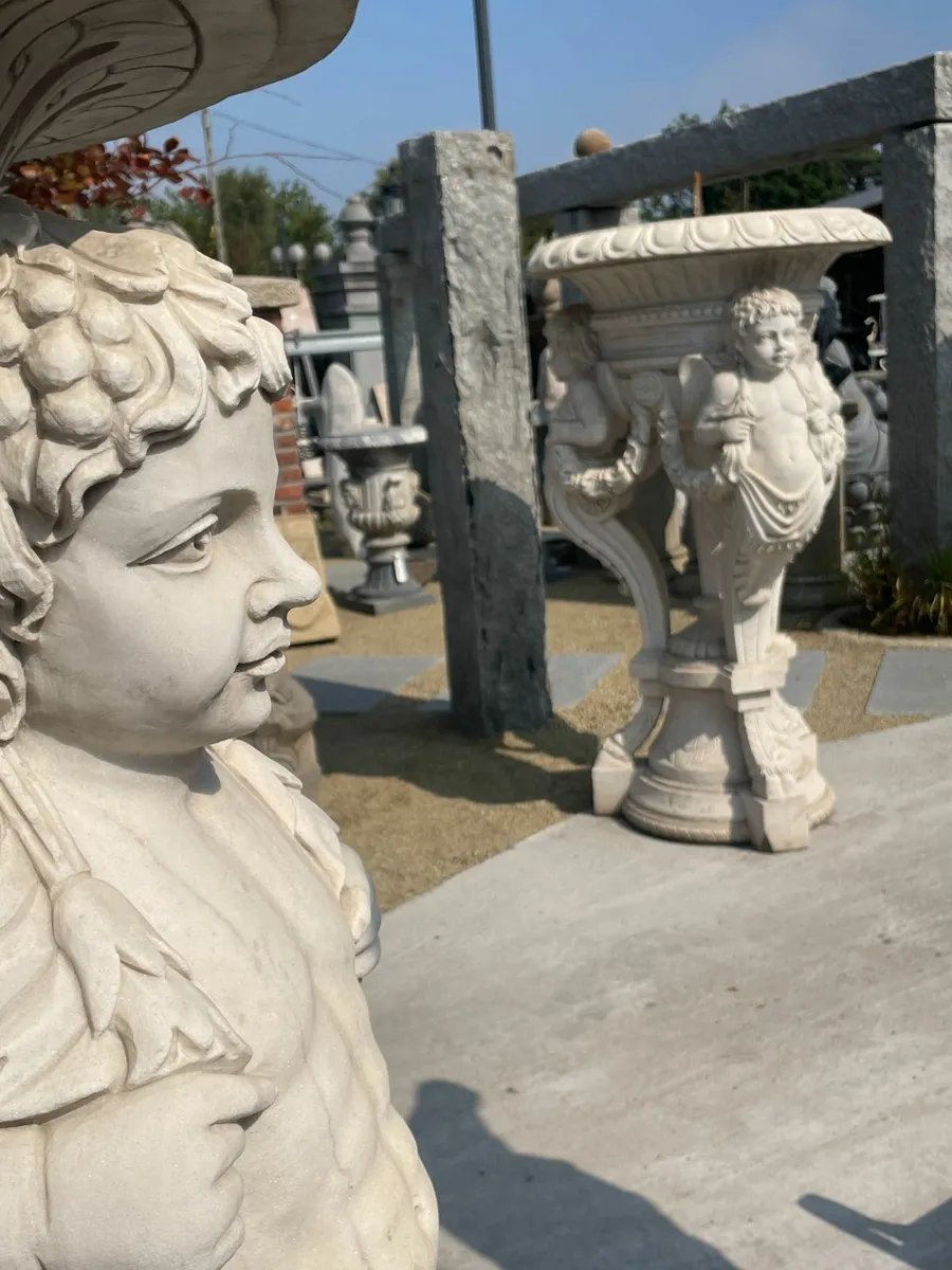 Decorative marble urns - Image 2