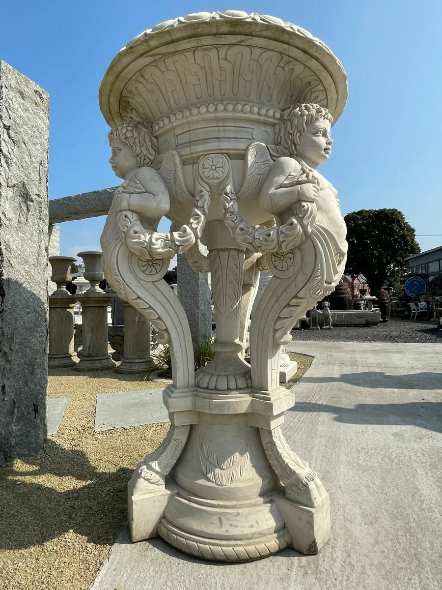 Decorative marble urns - Image 1