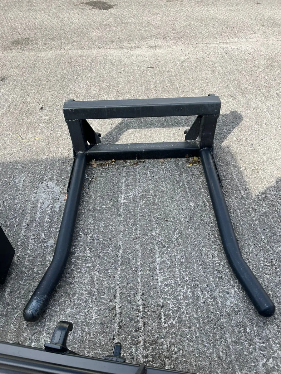 FRONT BALE HANDLER WITH EURO BRACKETS - Image 1