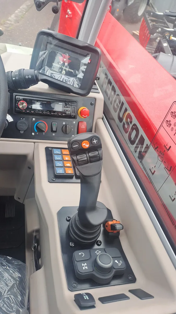 Massey Ferguson TH6030 telehandler - Image 4