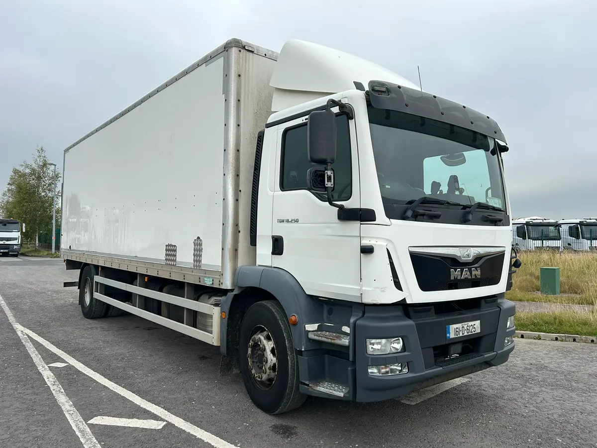 161 Man 18 Ton Box - Image 1