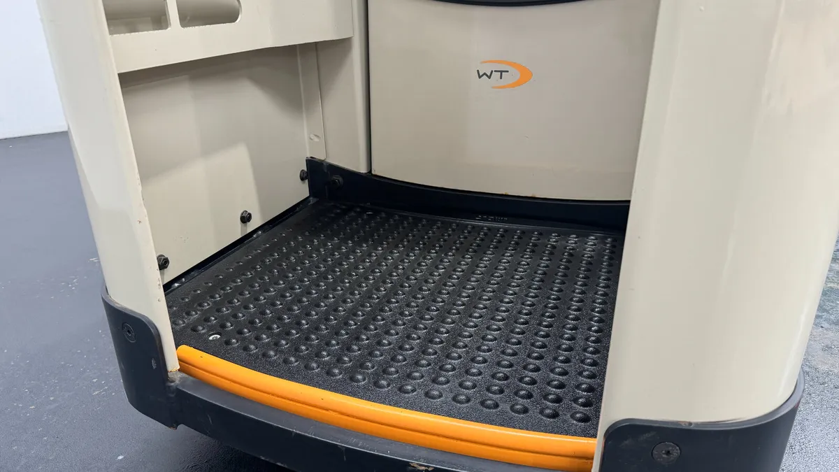 Crown WT3040 2.0T Powered Pallet Truck (#122) - Image 2