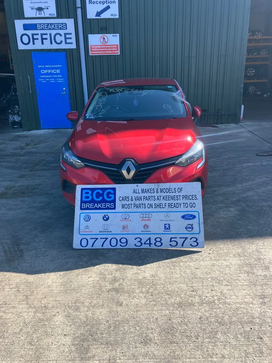 2023 Renault clio parts breaking - Image 1