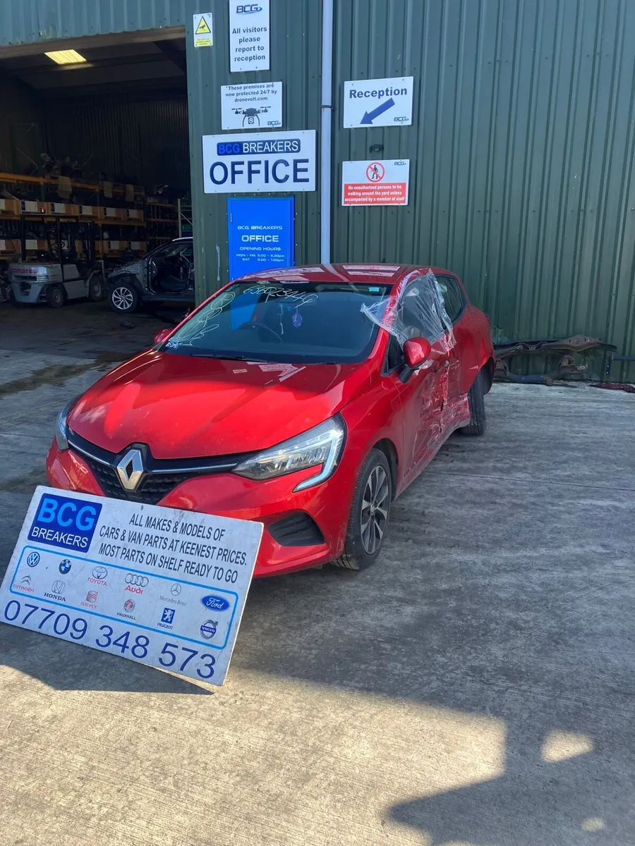 2023 Renault clio parts breaking - Image 2