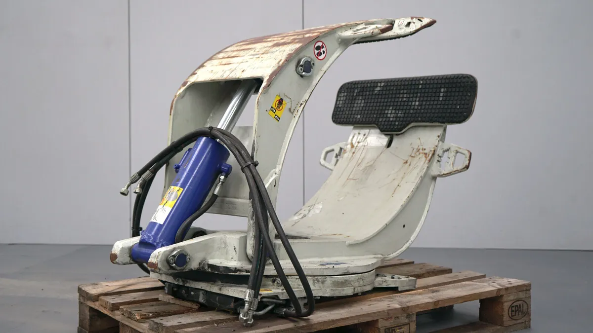 Cascade Paper Roll Clamp Forklift Attachment(#359) - Image 1